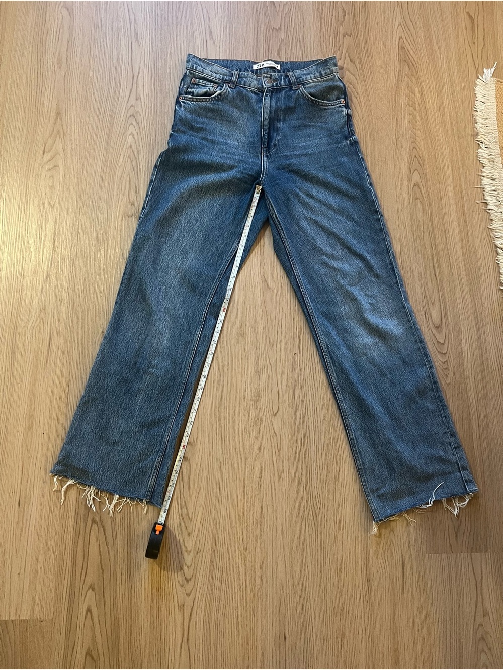Zara Medium Wash Wide Leg Jeans with Raw Hem — Women’s Size 4